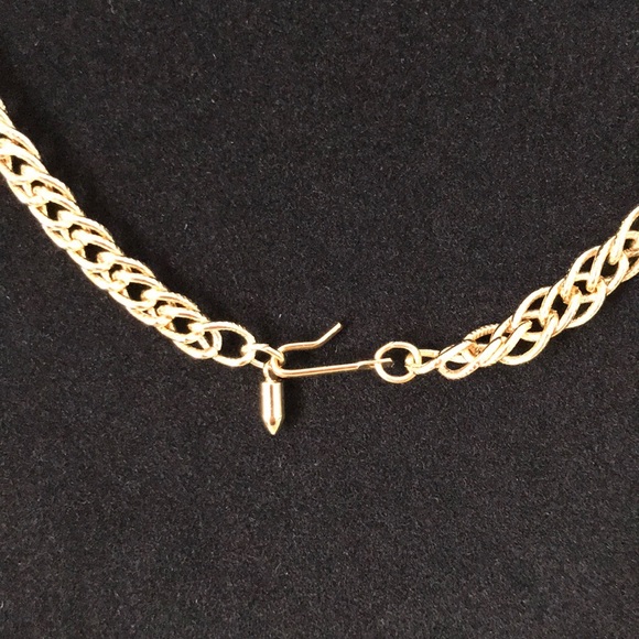 AVON GOLD TONE VINTAGE NECKLACE - Picture 5 of 5